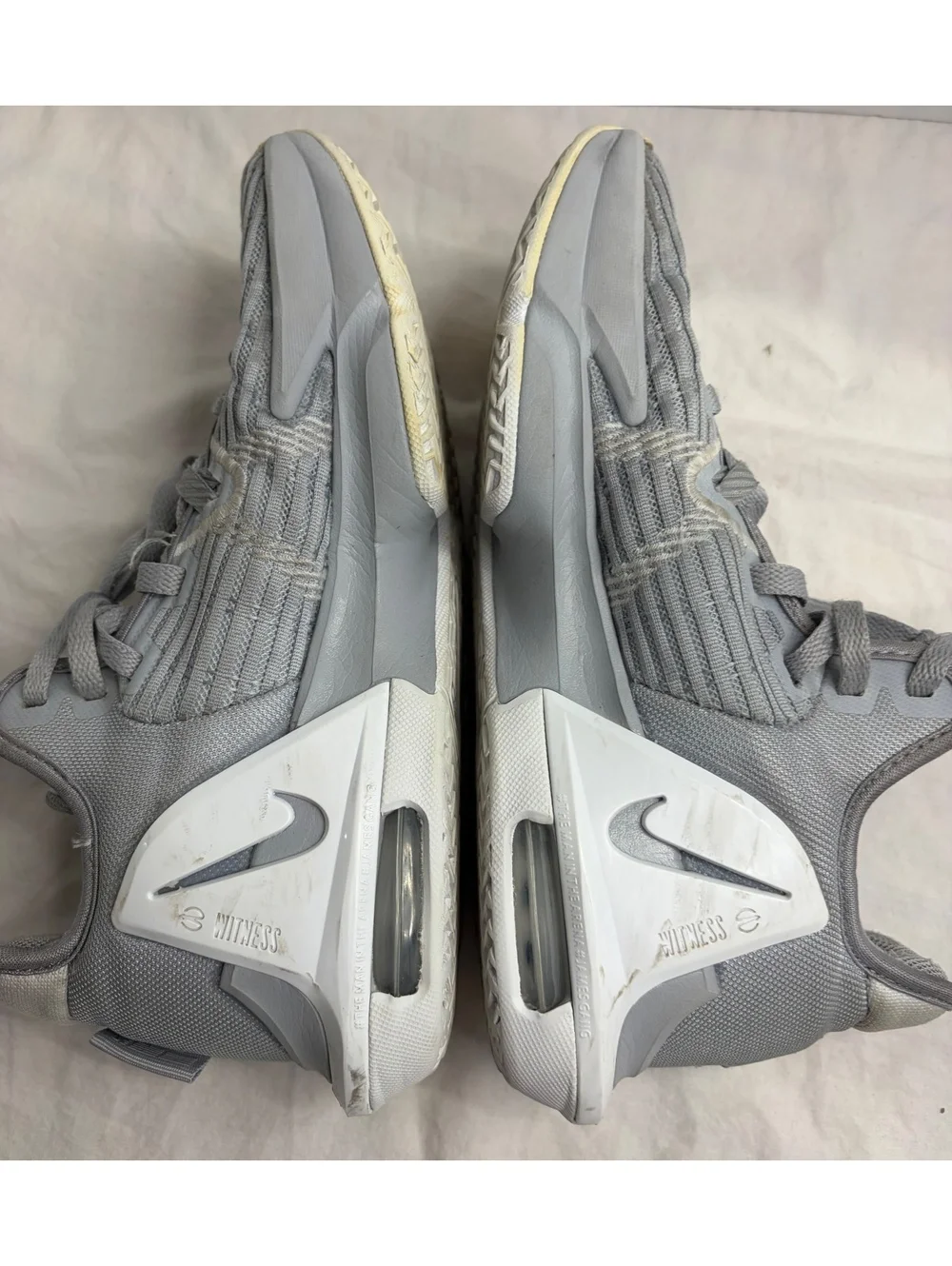 Nike LeBron Witness 8 Basketball Shoes Gray White Men’s 7.5